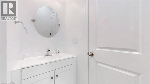 85 Albany Avenue, Hamilton, ON - Indoor Photo Showing Bathroom