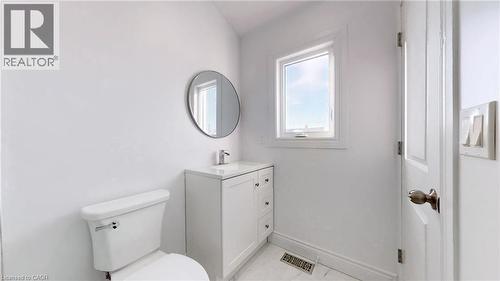 85 Albany Avenue, Hamilton, ON - Indoor Photo Showing Bathroom