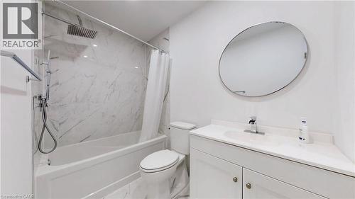 85 Albany Avenue, Hamilton, ON - Indoor Photo Showing Bathroom