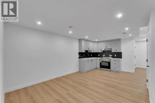 67 Corner Glen Gardens Ne, Calgary, AB - Indoor