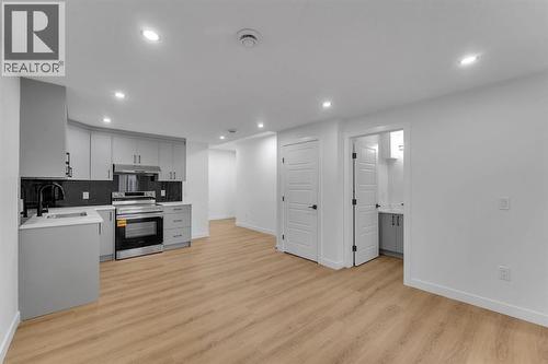 67 Corner Glen Gardens Ne, Calgary, AB - Indoor Photo Showing Kitchen