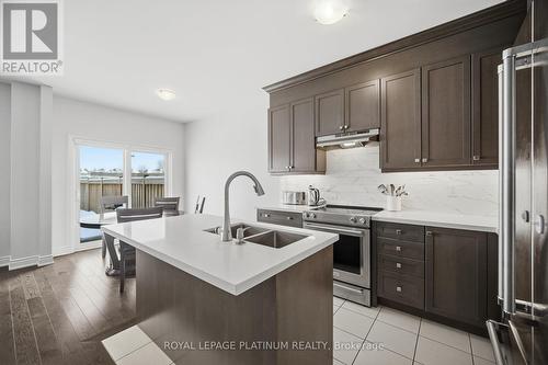 202 Sutherland Avenue, Bradford West Gwillimbury, ON - Indoor Photo Showing Kitchen With Double Sink With Upgraded Kitchen