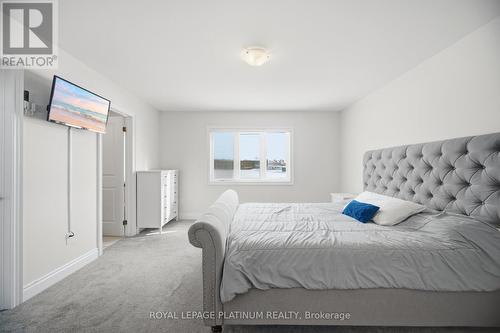 202 Sutherland Avenue, Bradford West Gwillimbury, ON - Indoor Photo Showing Bedroom