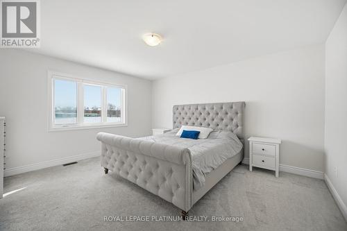 202 Sutherland Avenue, Bradford West Gwillimbury, ON - Indoor Photo Showing Bedroom
