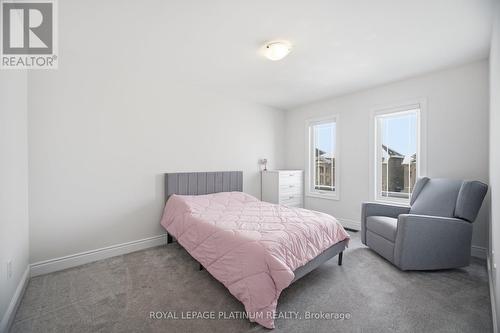 202 Sutherland Avenue, Bradford West Gwillimbury, ON - Indoor Photo Showing Bedroom