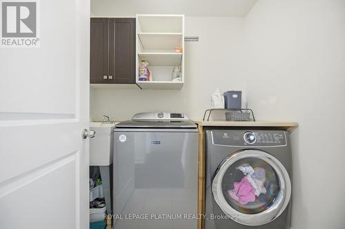 202 Sutherland Avenue, Bradford West Gwillimbury, ON - Indoor Photo Showing Laundry Room