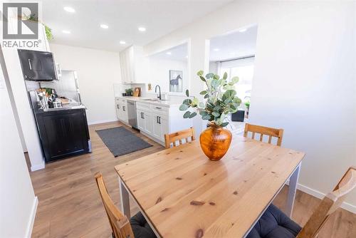 215 Overdown Drive, Red Deer, AB - Indoor Photo Showing Dining Room