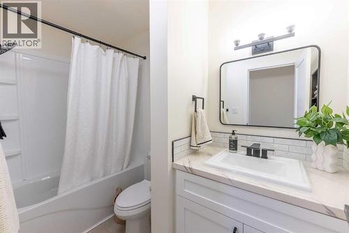 215 Overdown Drive, Red Deer, AB - Indoor Photo Showing Bathroom