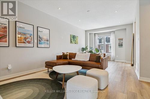15 - 2220 Queensway Drive, Burlington, ON - Indoor Photo Showing Living Room