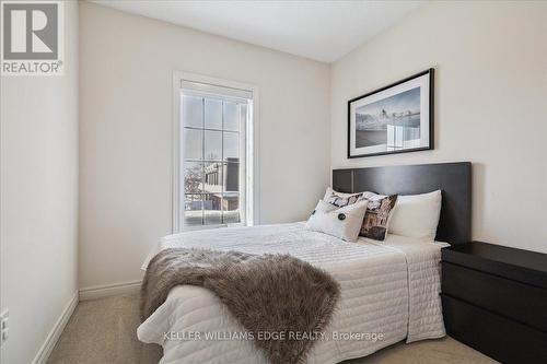 15 - 2220 Queensway Drive, Burlington, ON - Indoor Photo Showing Bedroom