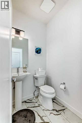 197 Dawson Way, Chestermere, AB - Indoor Photo Showing Bathroom