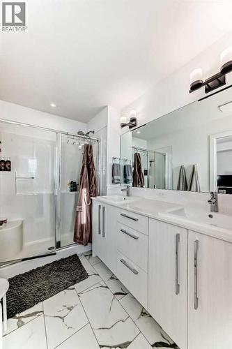 197 Dawson Way, Chestermere, AB - Indoor Photo Showing Bathroom