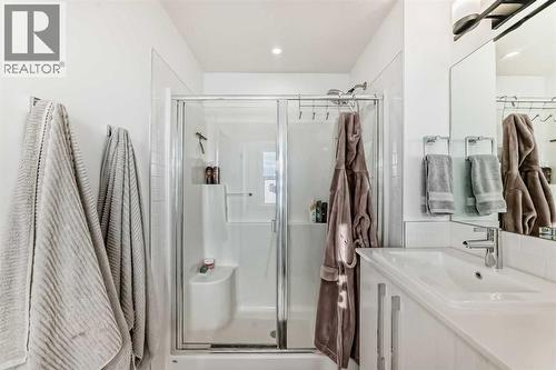 197 Dawson Way, Chestermere, AB - Indoor Photo Showing Bathroom
