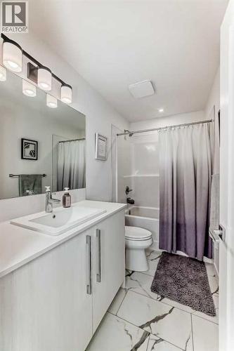 197 Dawson Way, Chestermere, AB - Indoor Photo Showing Bathroom