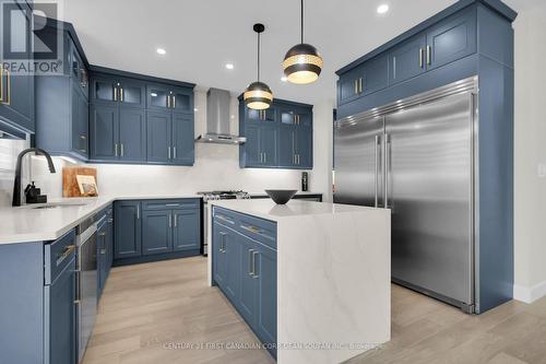 7251 Silver Creek Circle, London South (South V), ON - Indoor Photo Showing Kitchen With Upgraded Kitchen