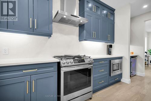 7251 Silver Creek Circle, London South (South V), ON - Indoor Photo Showing Kitchen With Upgraded Kitchen