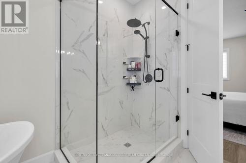 7251 Silver Creek Circle, London South (South V), ON - Indoor Photo Showing Bathroom