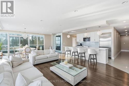 205 - 240 Villagewalk Boulevard, London North (North R), ON - Indoor Photo Showing Living Room