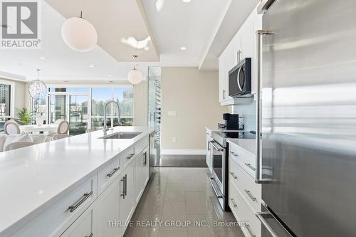205 - 240 Villagewalk Boulevard, London North (North R), ON - Indoor Photo Showing Kitchen With Upgraded Kitchen