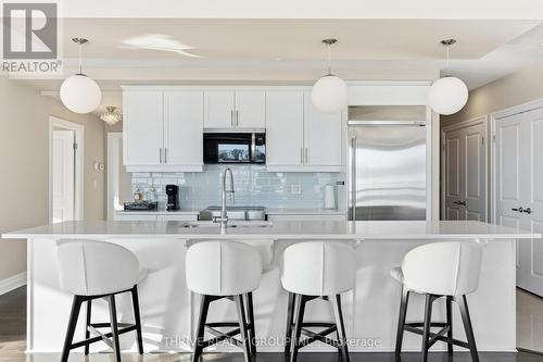 205 - 240 Villagewalk Boulevard, London North (North R), ON - Indoor Photo Showing Kitchen With Stainless Steel Kitchen With Upgraded Kitchen