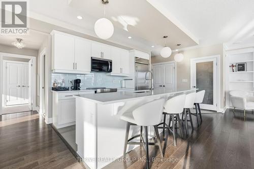 205 - 240 Villagewalk Boulevard, London North (North R), ON - Indoor Photo Showing Kitchen With Upgraded Kitchen