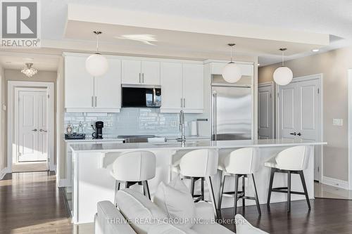 205 - 240 Villagewalk Boulevard, London North (North R), ON - Indoor Photo Showing Kitchen With Upgraded Kitchen