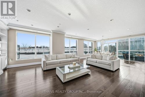 205 - 240 Villagewalk Boulevard, London North (North R), ON - Indoor Photo Showing Living Room