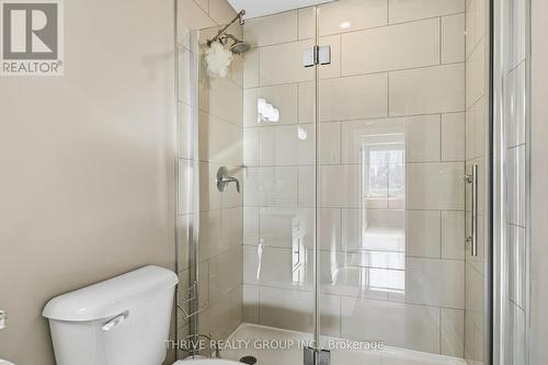 205 - 240 Villagewalk Boulevard, London North (North R), ON - Indoor Photo Showing Bathroom
