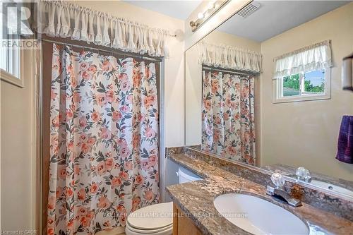 375 Silverbirch Boulevard, Hamilton, ON - Indoor Photo Showing Bathroom