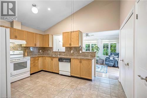 375 Silverbirch Boulevard, Hamilton, ON - Indoor Photo Showing Kitchen