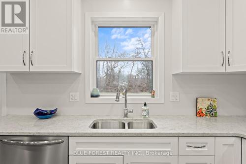 1148 Jane Street, West Elgin (West Lorne), ON - Indoor Photo Showing Kitchen With Double Sink