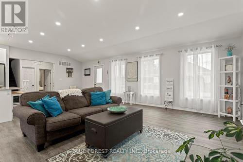 1148 Jane Street, West Elgin (West Lorne), ON - Indoor Photo Showing Living Room