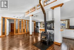 Bright and spacious apartment - 