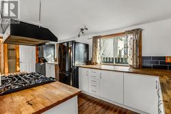 Island in apartment - 