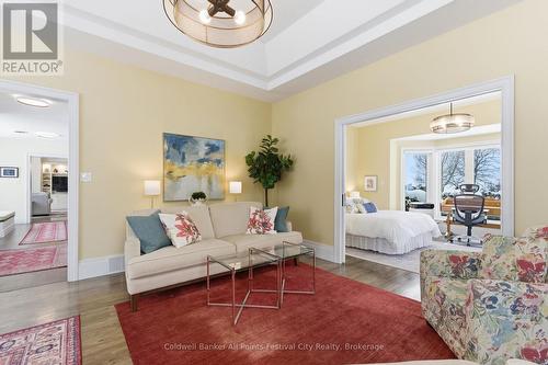 5 Cobourg Street, Goderich (Goderich (Town)), ON - Indoor Photo Showing Living Room