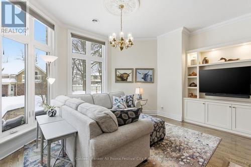 5 Cobourg Street, Goderich (Goderich (Town)), ON - Indoor Photo Showing Living Room