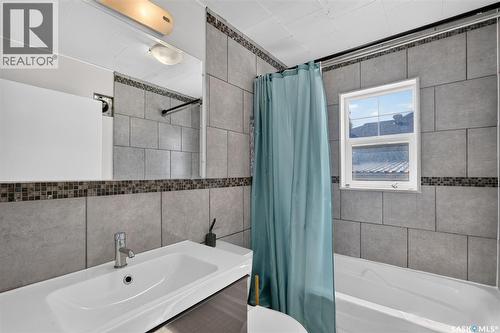 453 21St Street E, Prince Albert, SK - Indoor Photo Showing Bathroom