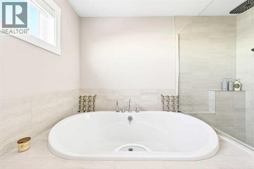 13 Cranbrook Close Se, Calgary, AB - Indoor Photo Showing Bathroom