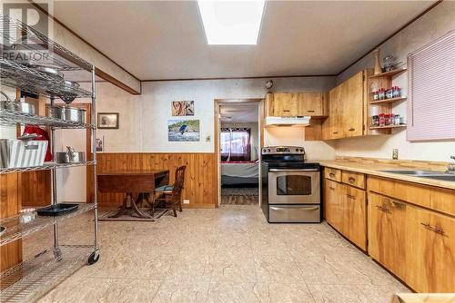 29 Kelly Street, Capreol, ON - Indoor Photo Showing Kitchen