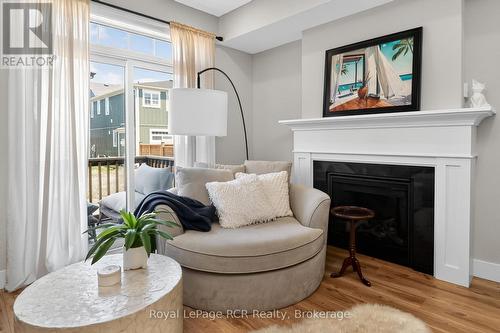 130 Courtland Street, Blue Mountains, ON - Indoor Photo Showing Living Room With Fireplace