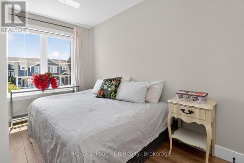 130 Courtland Street, Blue Mountains, ON - Indoor Photo Showing Bedroom