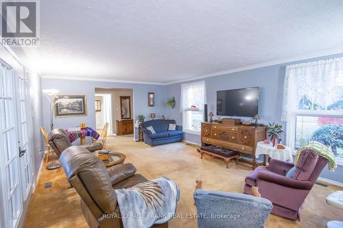350 Cambray Road, Kawartha Lakes (Fenelon), ON - Indoor Photo Showing Living Room
