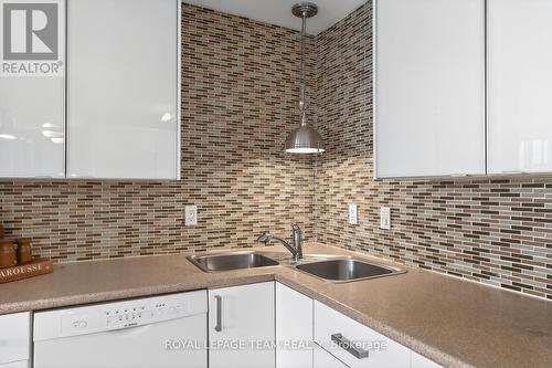 809 - 530 Laurier Avenue W, Ottawa, ON - Indoor Photo Showing Kitchen With Double Sink With Upgraded Kitchen