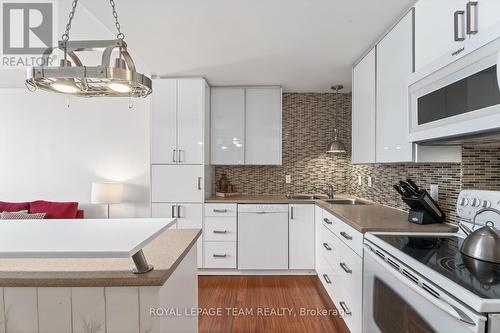 809 - 530 Laurier Avenue W, Ottawa, ON - Indoor Photo Showing Kitchen