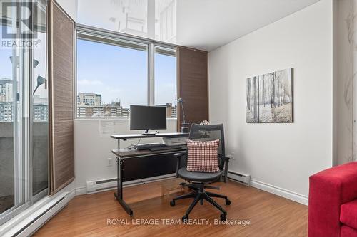 809 - 530 Laurier Avenue W, Ottawa, ON - Indoor Photo Showing Office