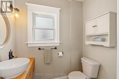 76 Henry Street, St. Catharines (Downtown), ON - Indoor Photo Showing Bathroom
