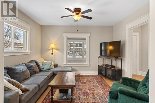 76 Henry Street, St. Catharines (Downtown), ON - Indoor Photo Showing Living Room
