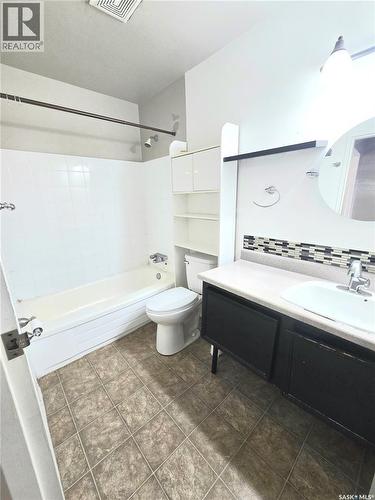 318 3308 33Rd Street W, Saskatoon, SK - Indoor Photo Showing Bathroom