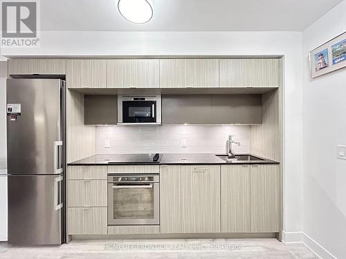 2219 - 585 Bloor Street E, Toronto, ON - Indoor Photo Showing Kitchen