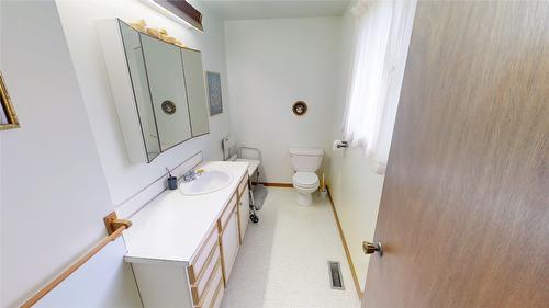 2600 7Th Street, Cranbrook, BC - Indoor Photo Showing Bathroom
